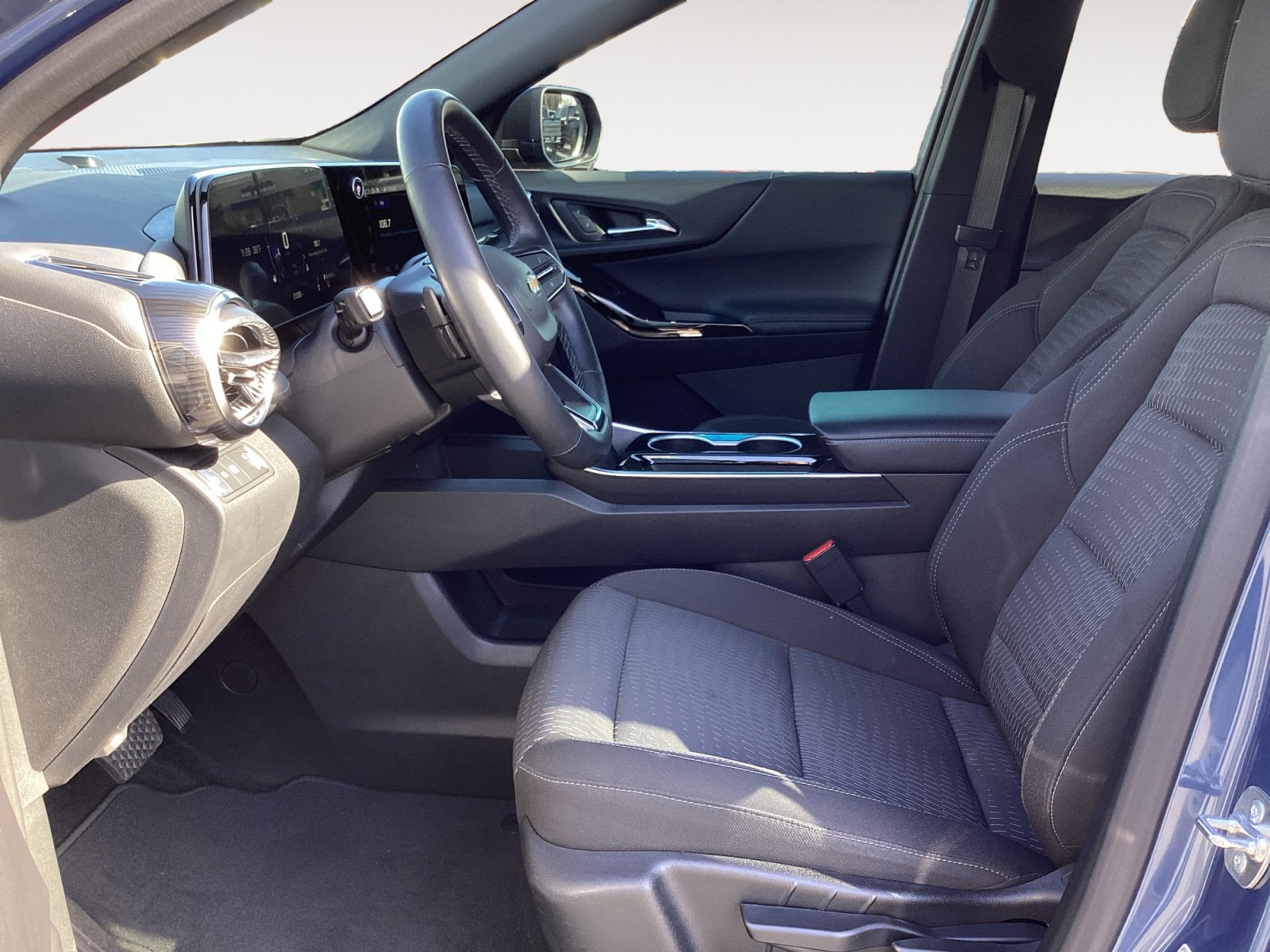 Used 2025 Chevrolet Equinox LT w/ Safety and Technology Package image 27