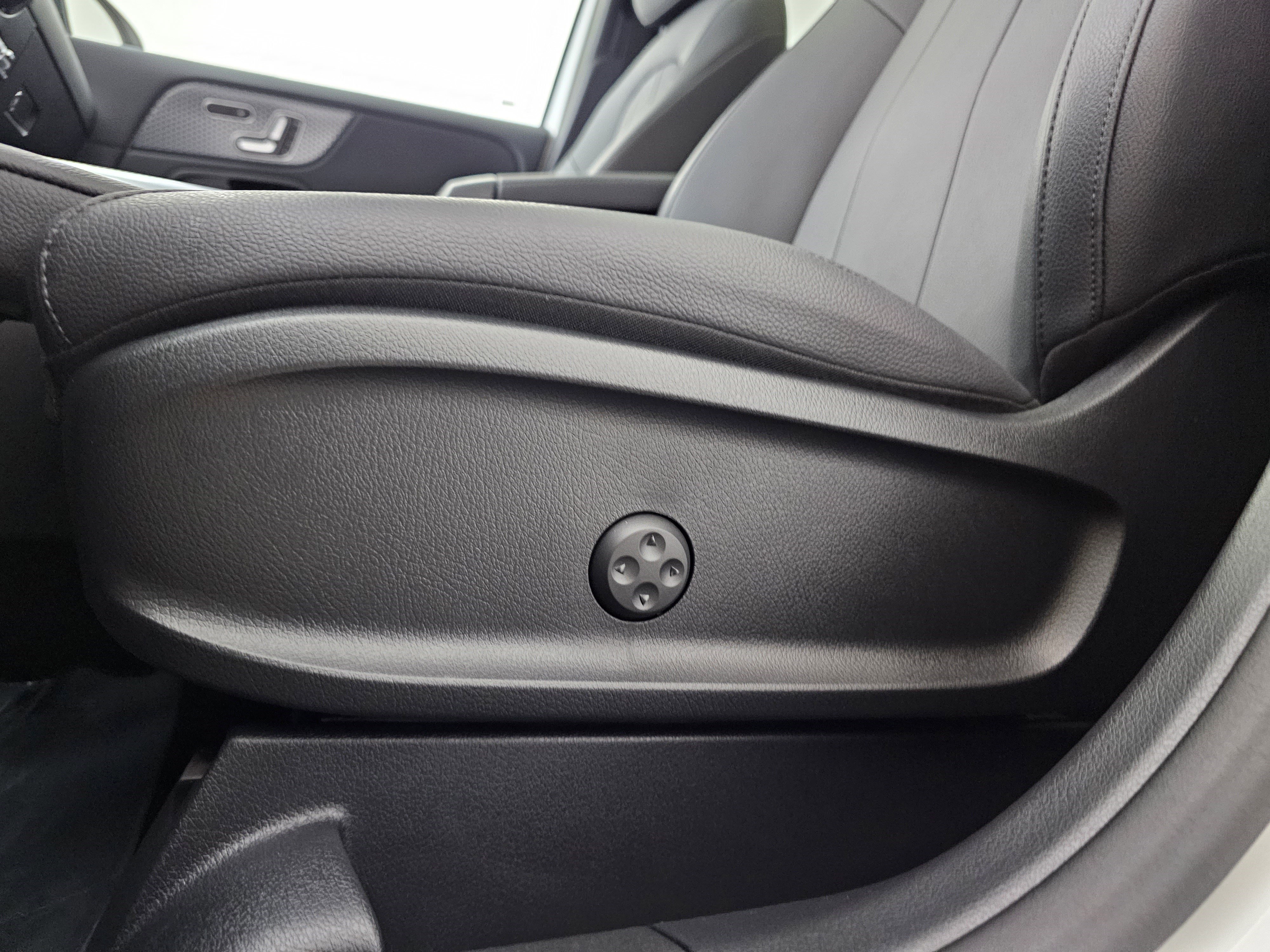 Certified 2026 Mercedes-Benz GLA 250 4MATIC image 11