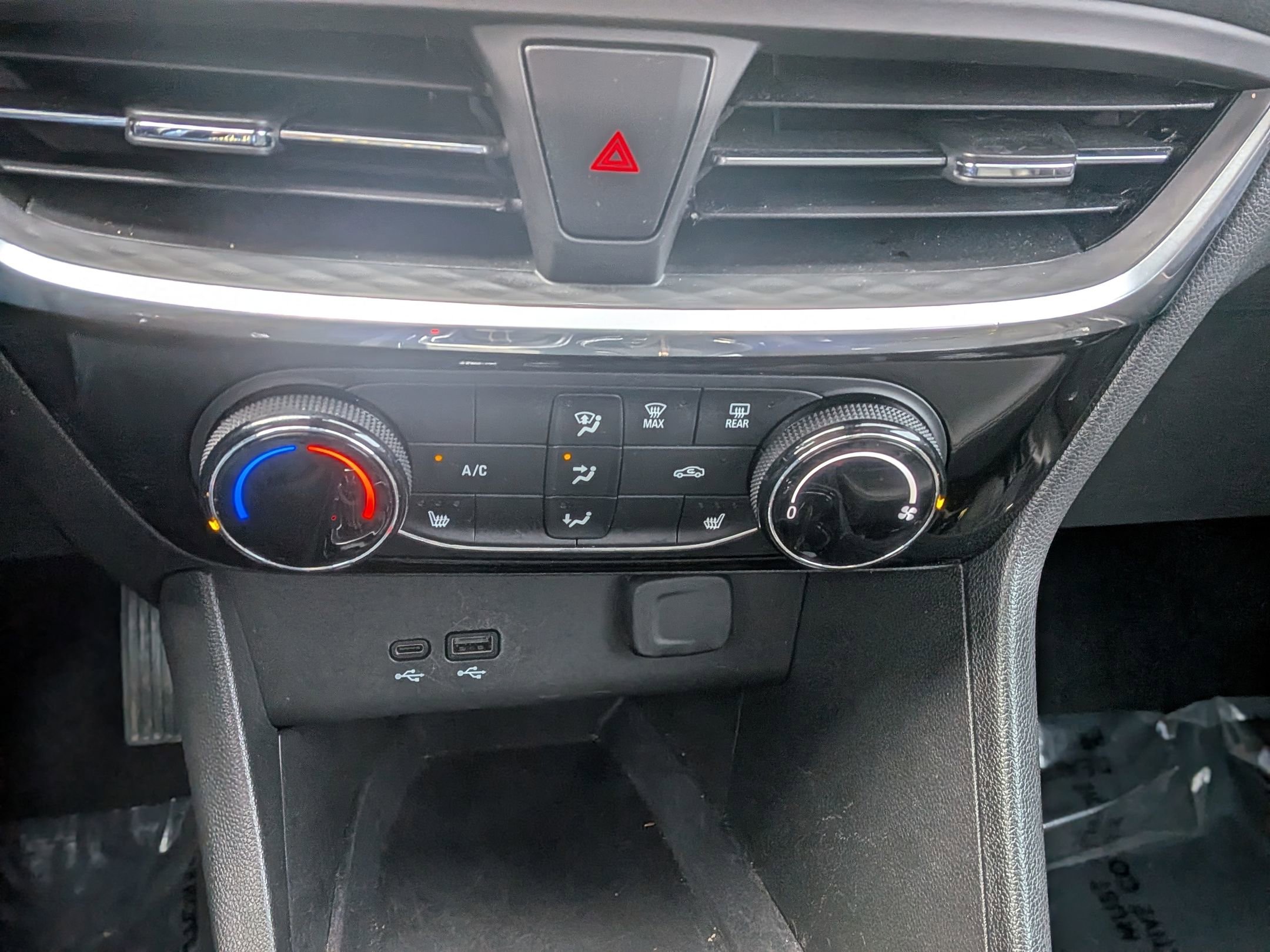 Used 2024 Buick Encore GX Sport Touring w/ Comfort Package image 29