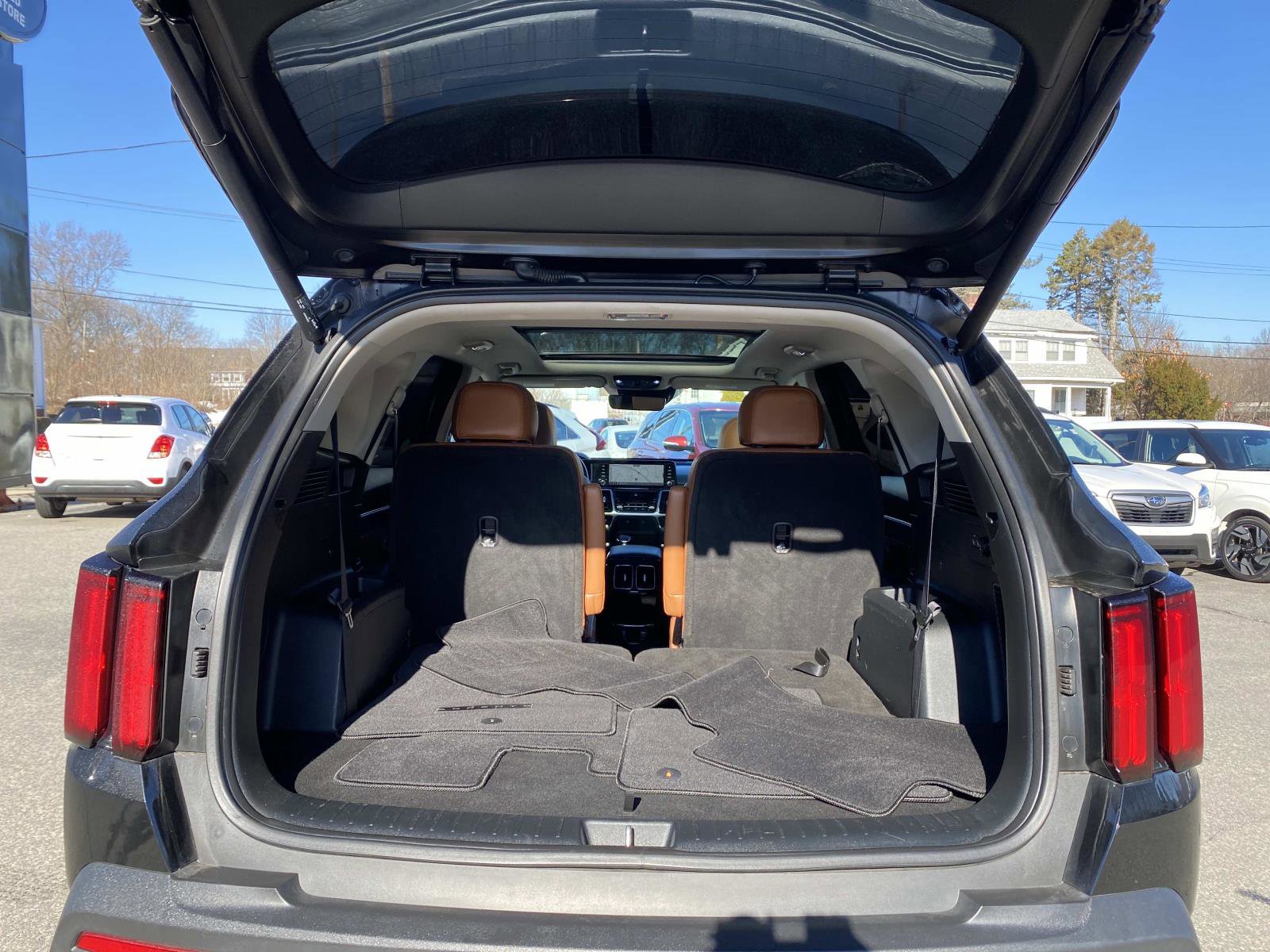Used 2022 Kia Sorento SX Prestige w/ Rust Color Package image 5