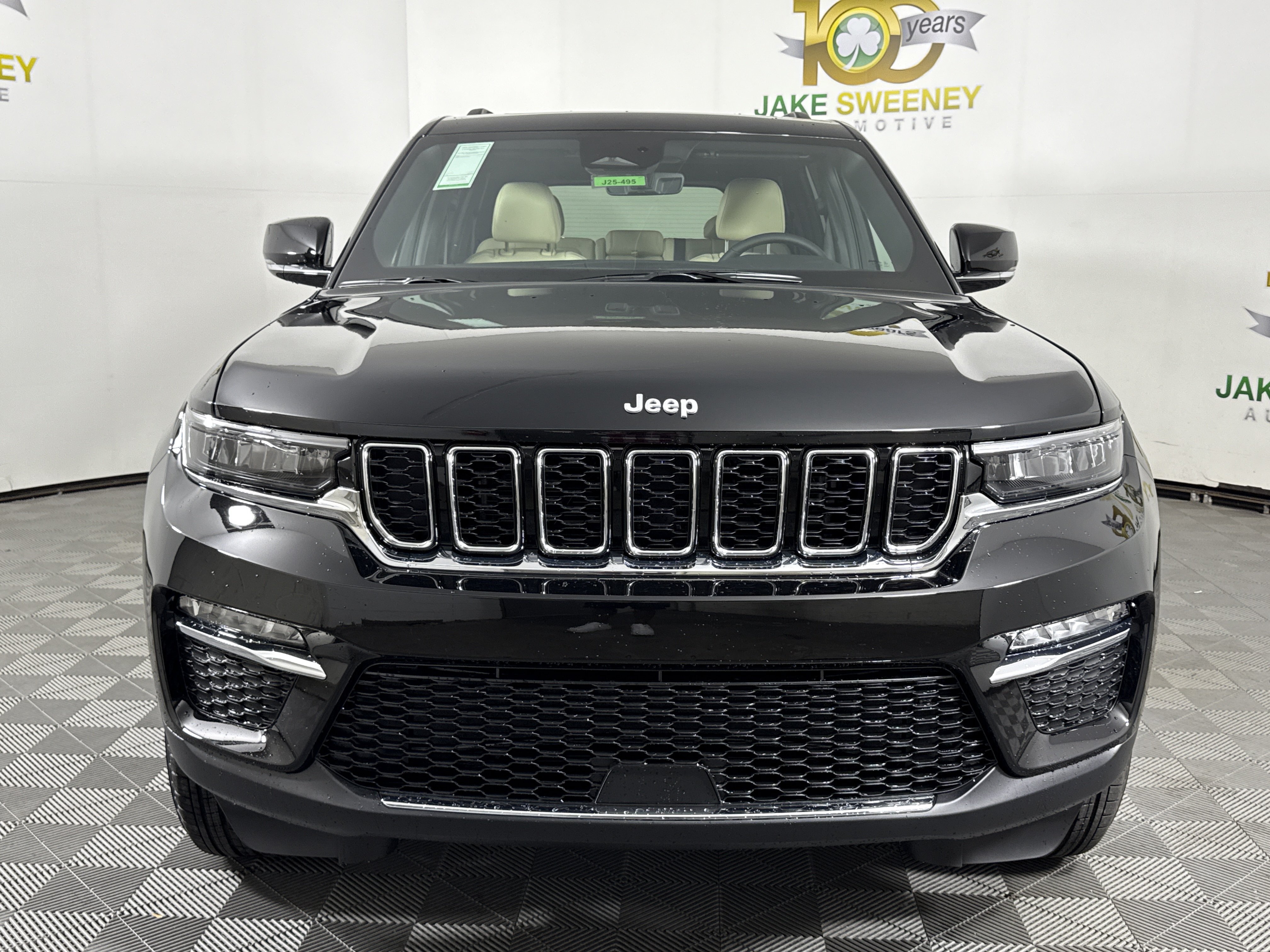 New 2025 Jeep Grand Cherokee Limited w/ Trailer Tow Package AWD/4WD image 3