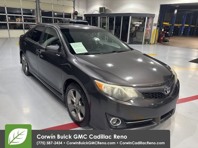 Used 2014 Toyota Camry SE w/ Moonroof Package image 4