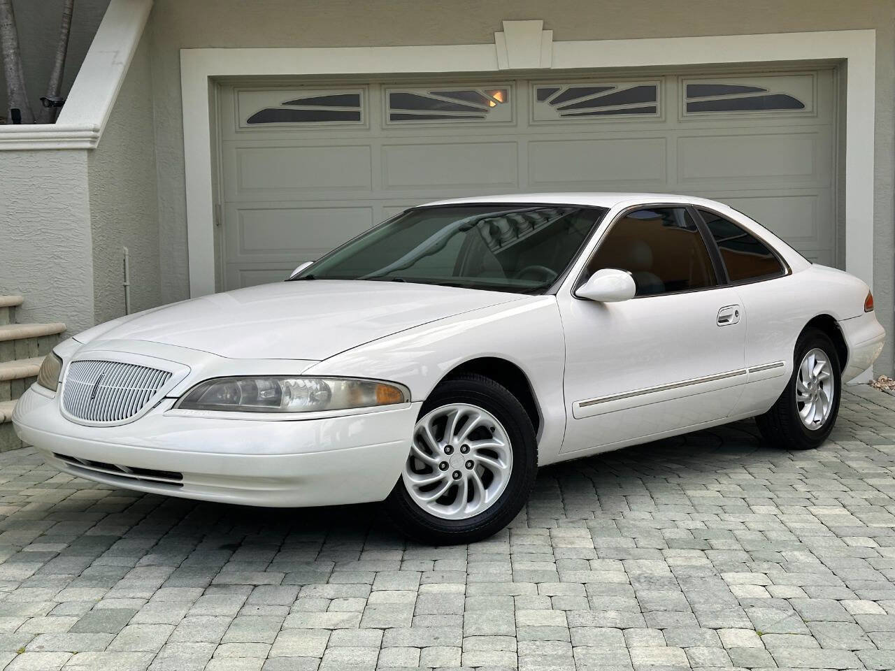 Used 1998 Lincoln Mark VIII RWD image 1