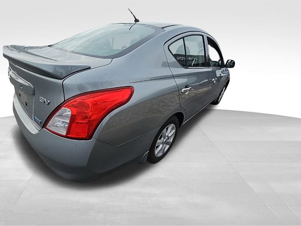 Used 2014 Nissan Versa SV w/ Convenience Package FWD image 10