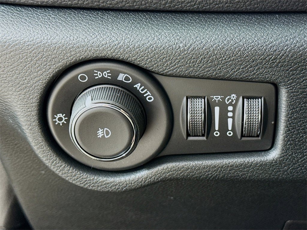 New 2025 Chrysler Pacifica Select image 11