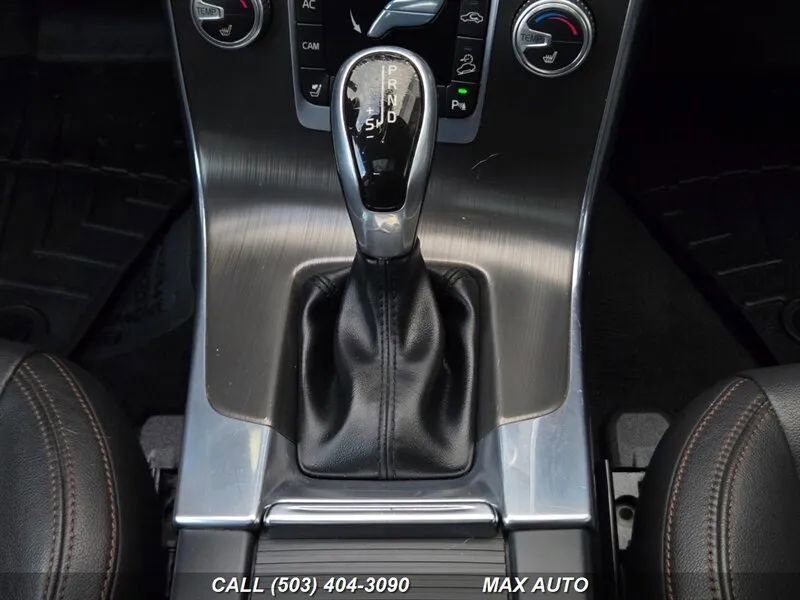 Used 2016 Volvo V60 T5 Cross Country image 26