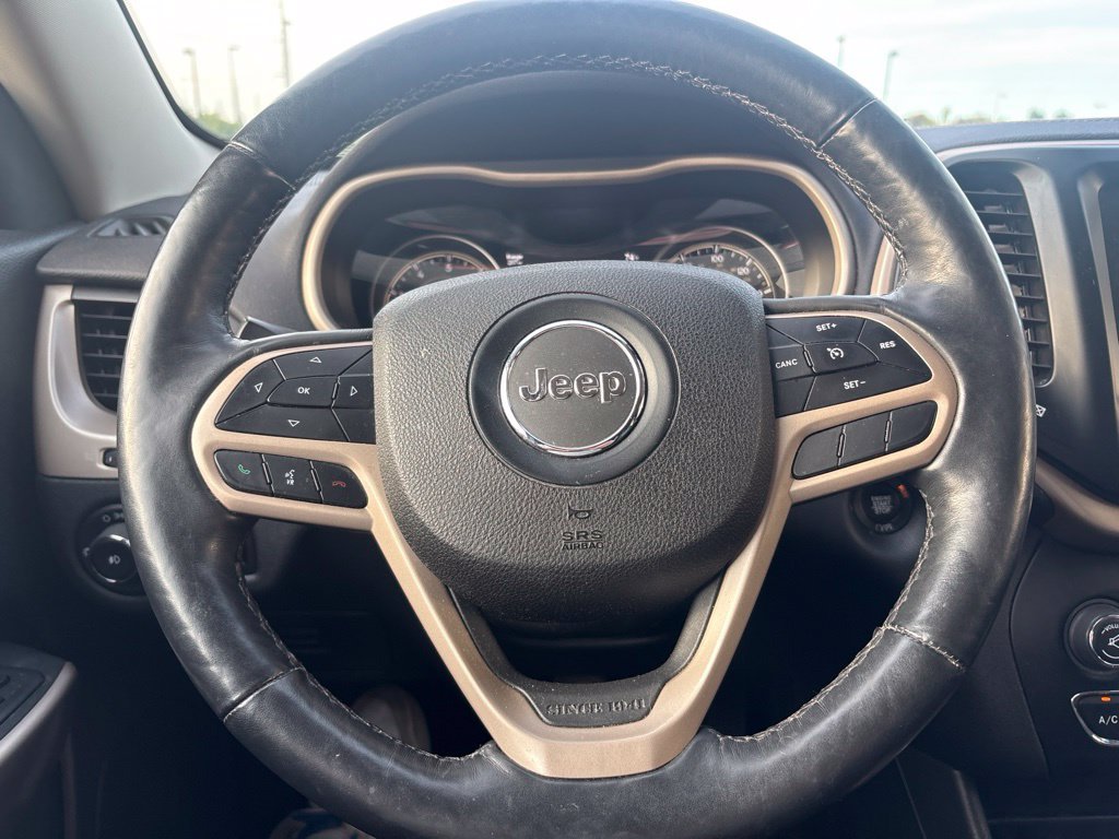 Used 2017 Jeep Cherokee Limited AWD/4WD image 14