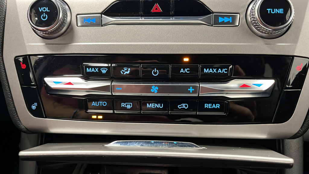 Used 2023 Ford Explorer XLT w/ Equipment Group 202A AWD/4WD image 16