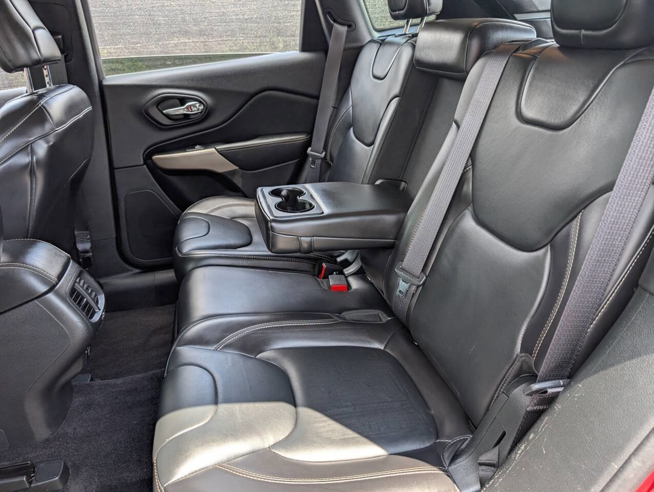 Used 2017 Jeep Cherokee Limited image 30
