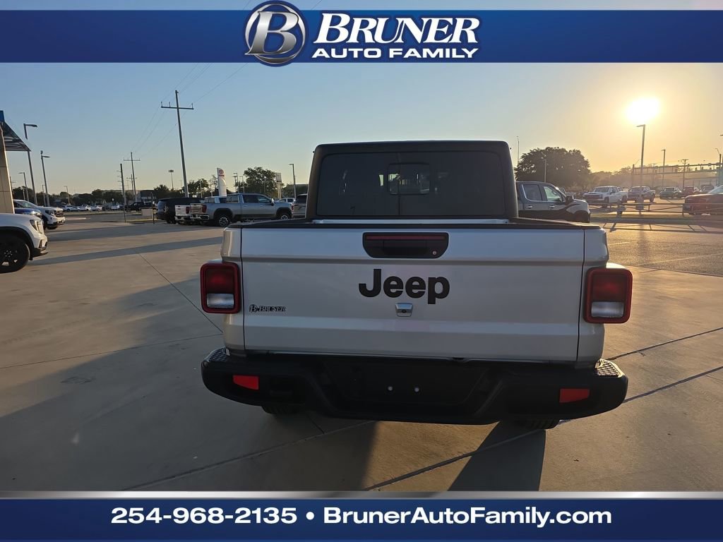 Used 2024 Jeep Gladiator Sport image 17