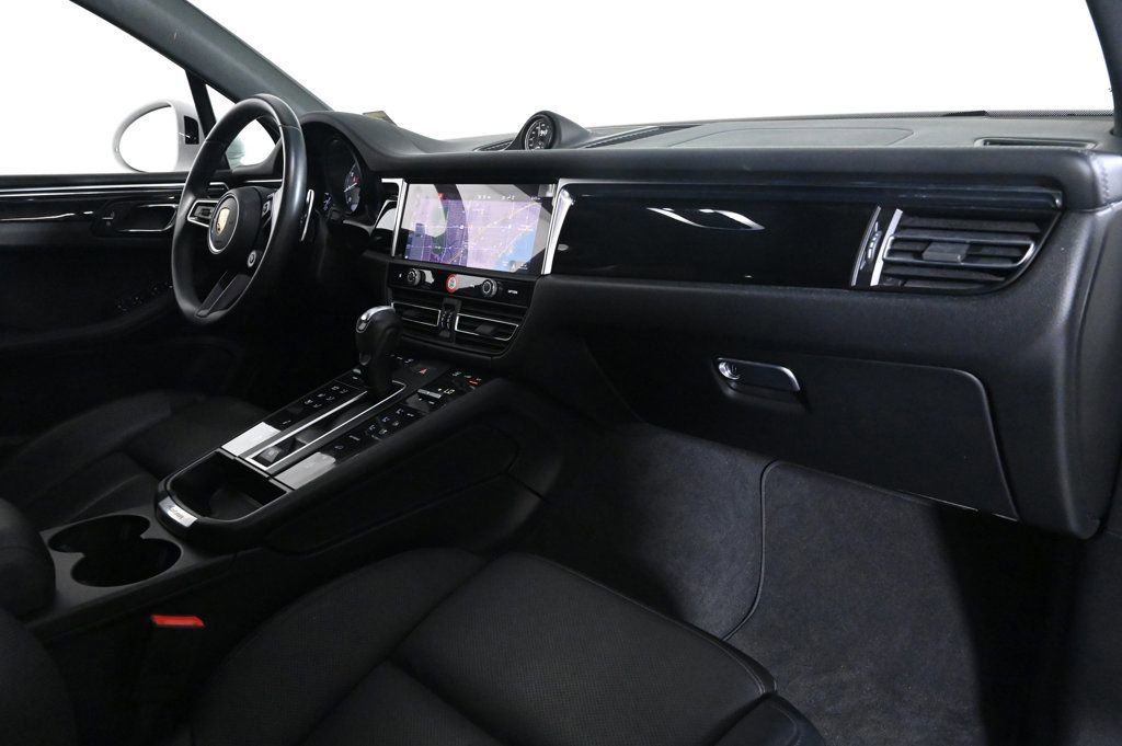 Certified 2023 Porsche Macan S image 18