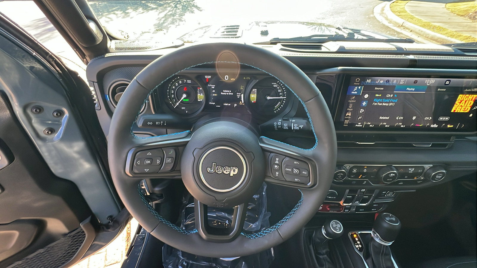 Used 2025 Jeep Wrangler Unlimited Rubicon 4xe w/ Convenience Group image 26