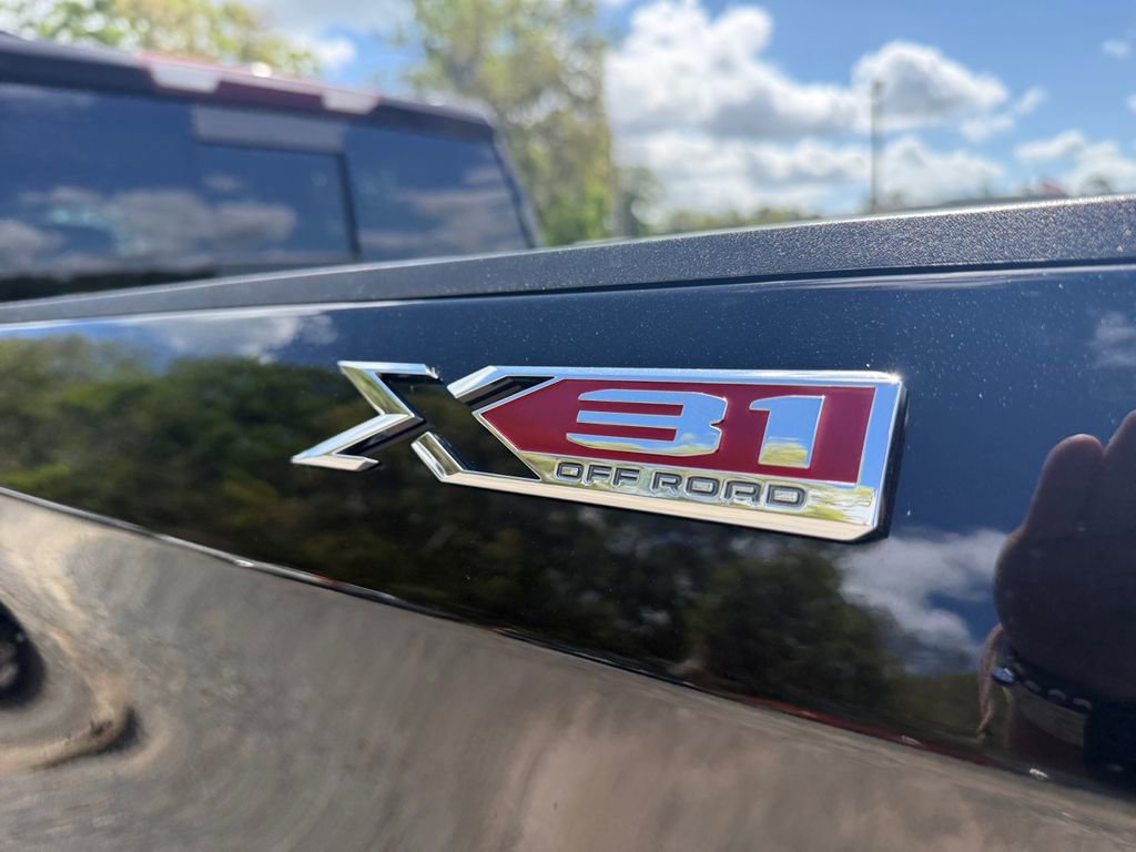 Used 2022 GMC Sierra 1500 SLT w/ SLT Premium Plus Package image 18