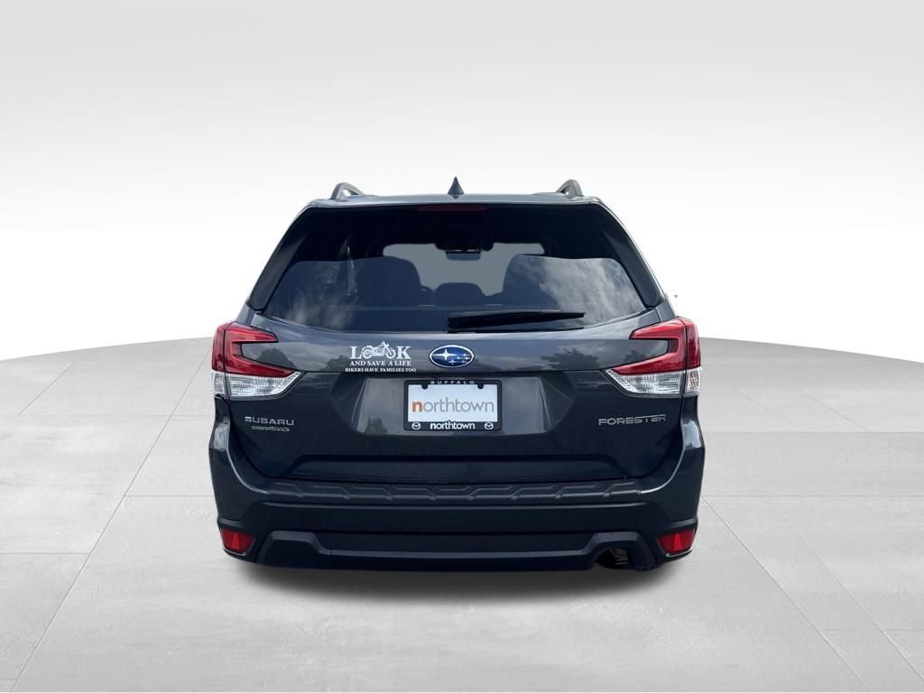 Used 2021 Subaru Forester Premium AWD/4WD image 6