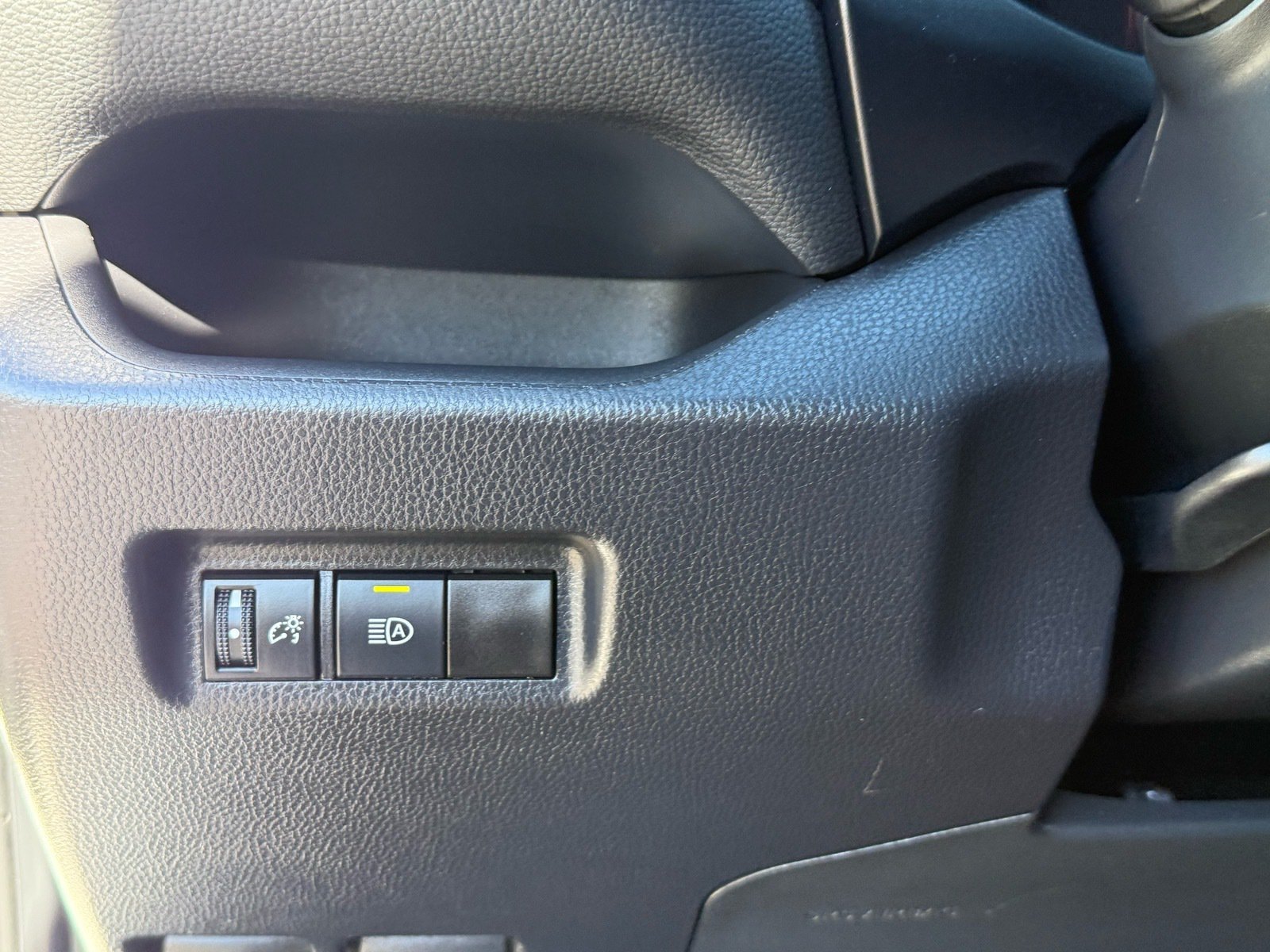 Used 2025 Toyota RAV4 LE AWD/4WD image 15