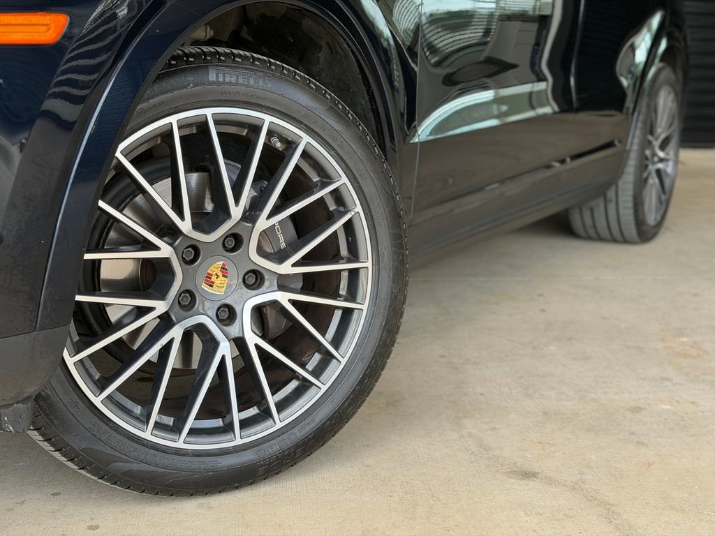 Certified 2019 Porsche Cayenne AWD/4WD image 6