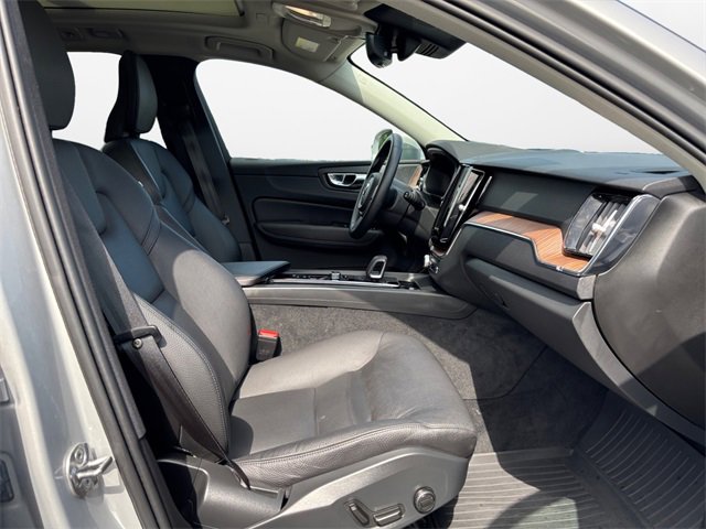 Used 2022 Volvo XC60 B5 Momentum w/ Advanced Package image 15