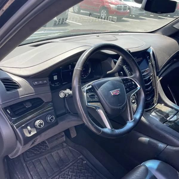 Used 2017 Cadillac Escalade ESV Platinum AWD/4WD image 28