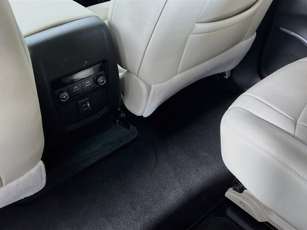 Used 2022 Buick Enclave Essence FWD image 23