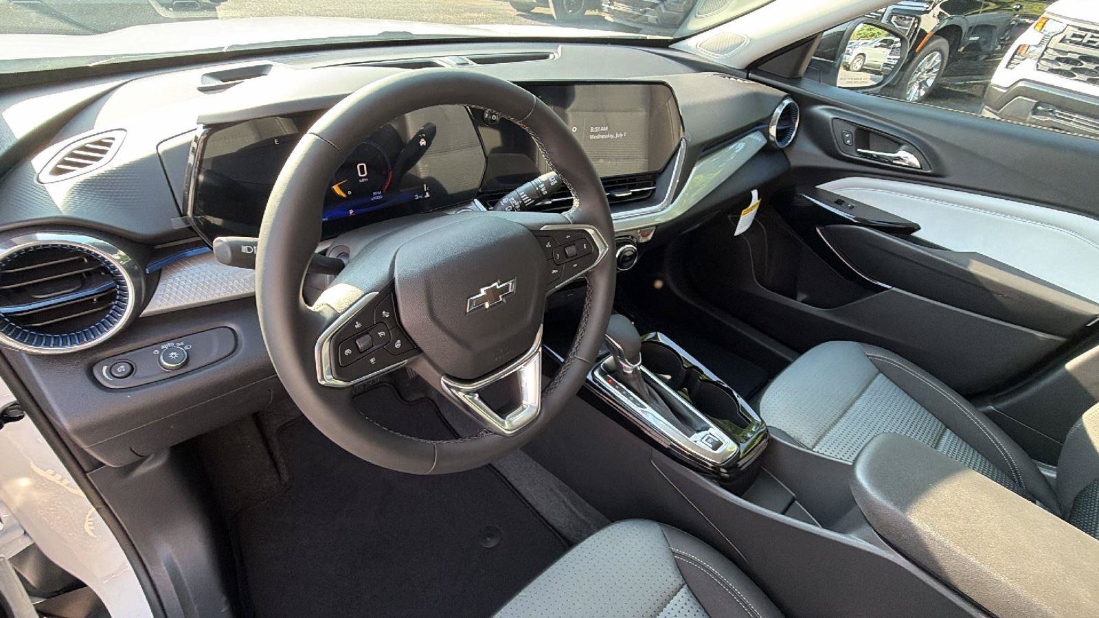 New 2026 Chevrolet Trax LT w/ Driver Confidence Package FWD image 3