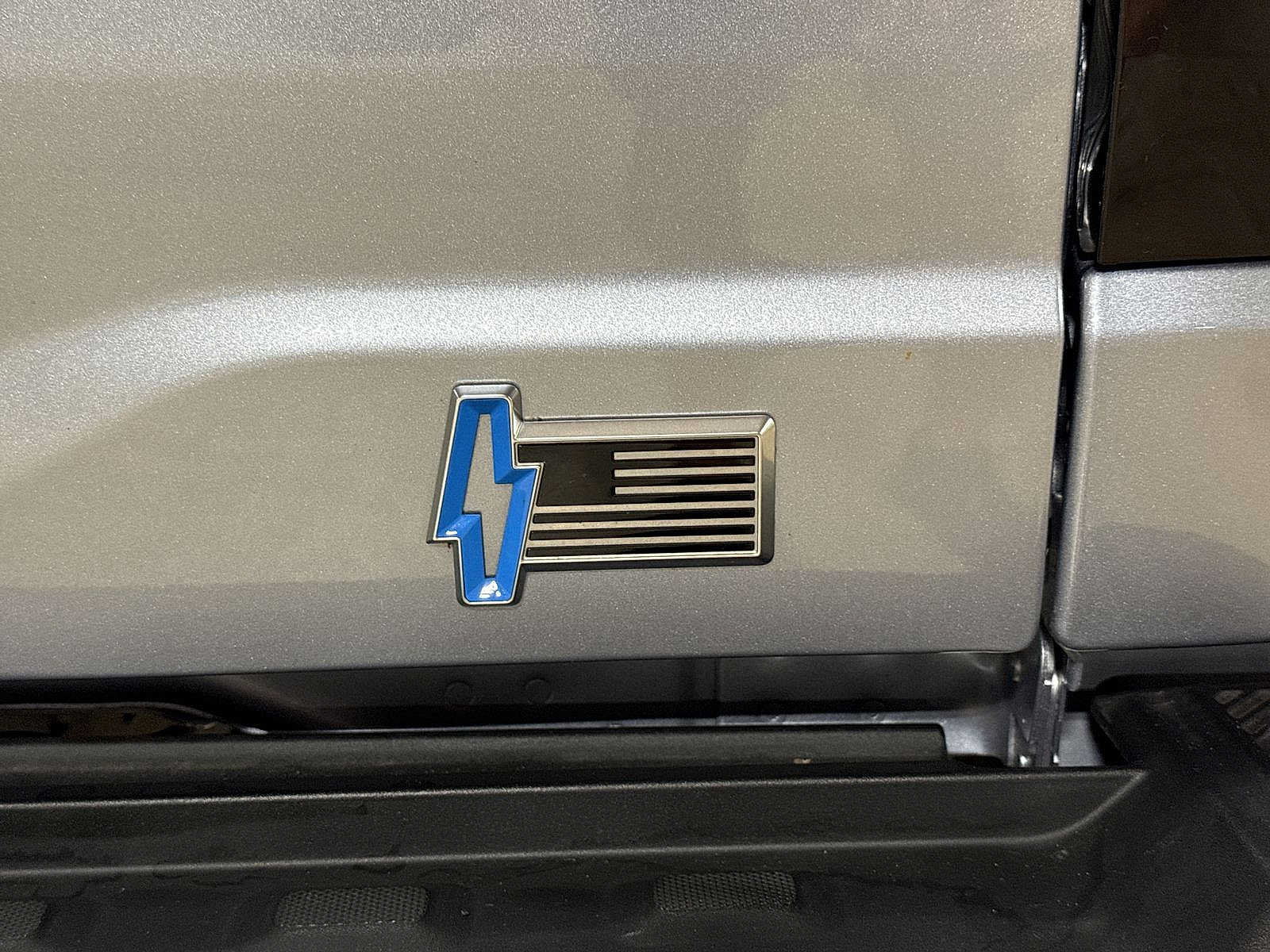 Used 2022 Ford F150 Lightning XLT AWD/4WD image 25