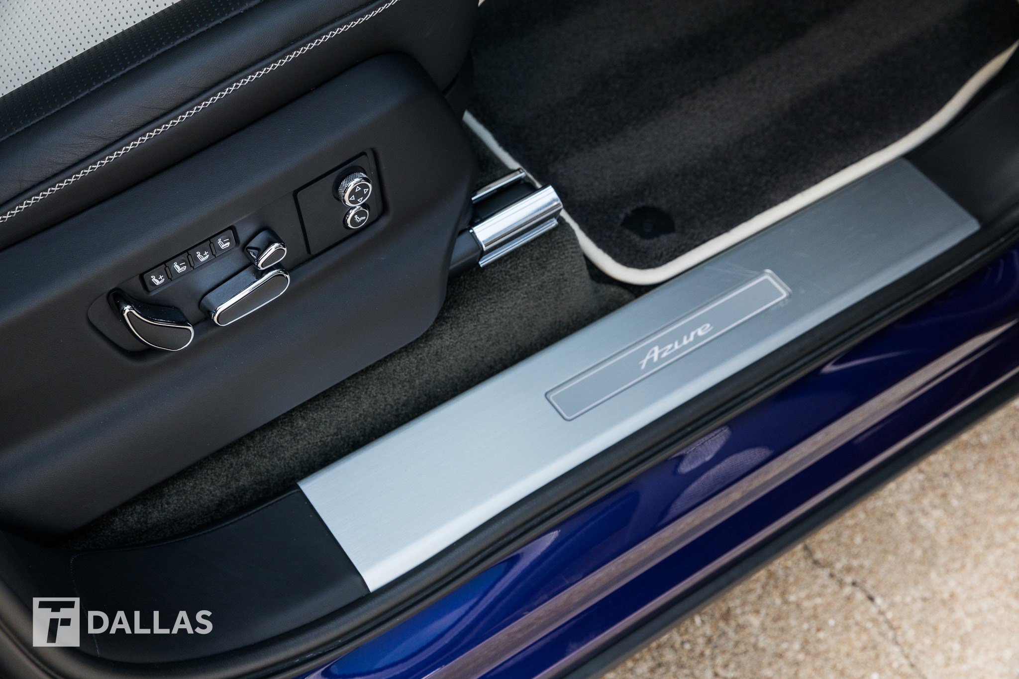 Used 2023 Bentley Bentayga image 40