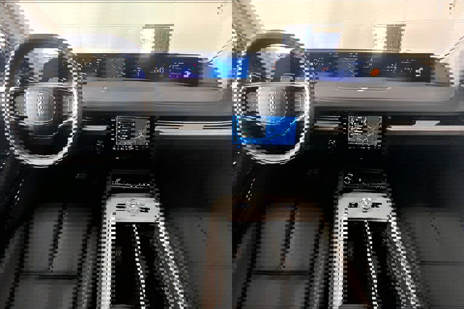 Used 2025 Lincoln Navigator Reserve image 14