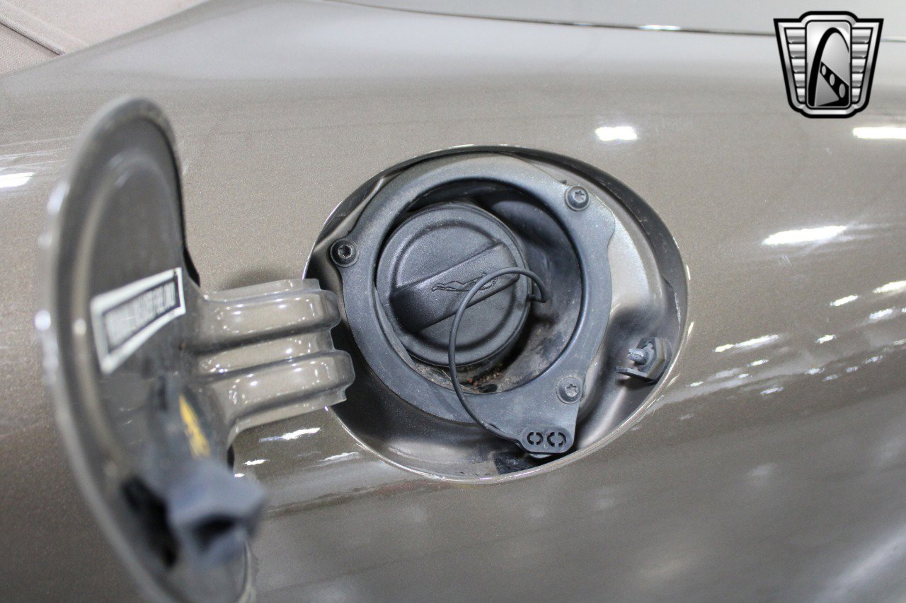 Used 2001 Jaguar XK8 Convertible image 16