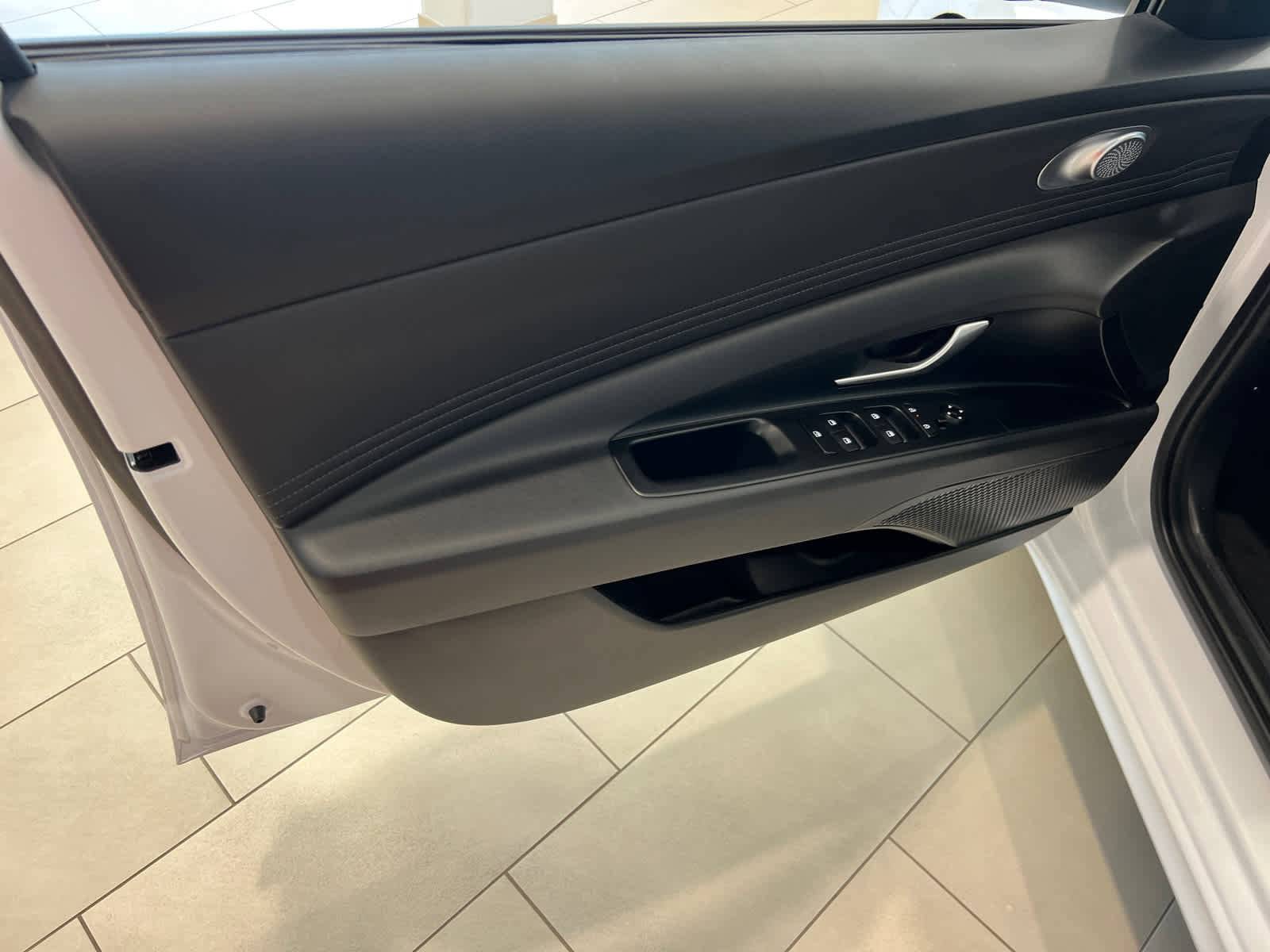 New 2025 Hyundai Elantra SEL image 8