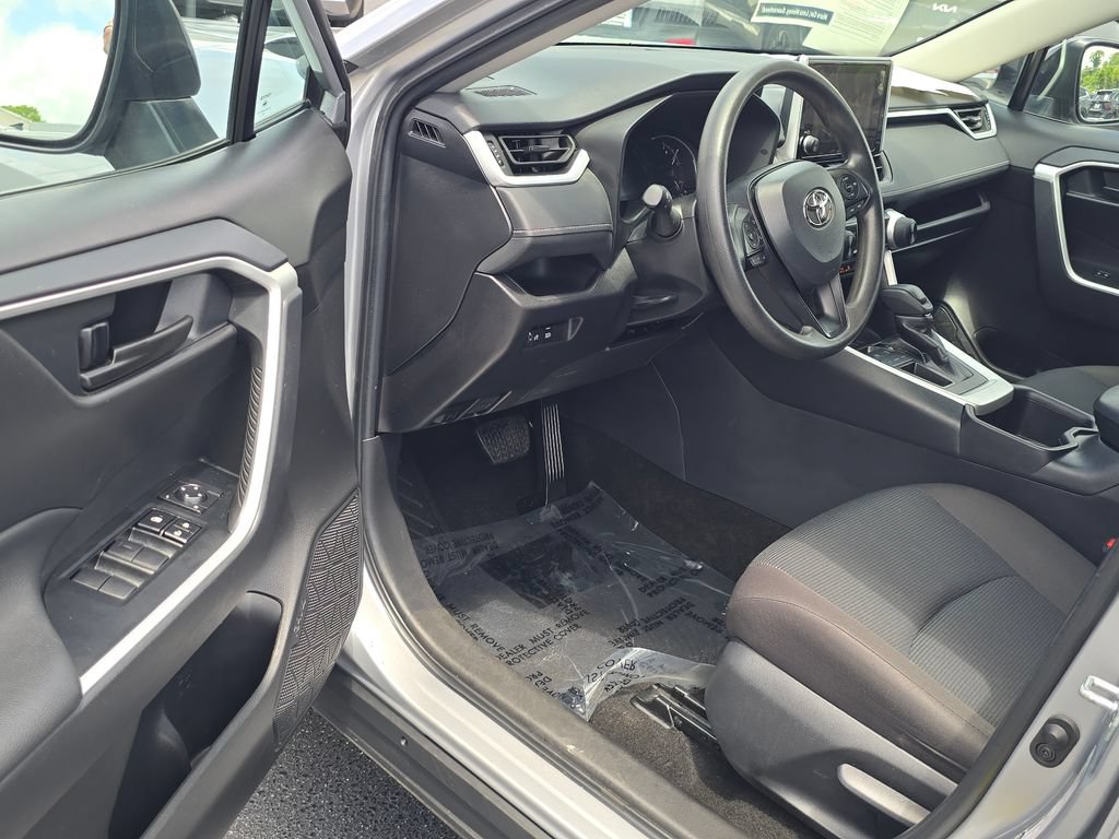 Used 2025 Toyota RAV4 LE FWD image 9