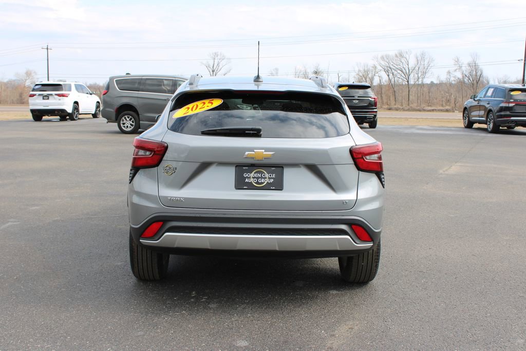 Used 2025 Chevrolet Trax LT image 8