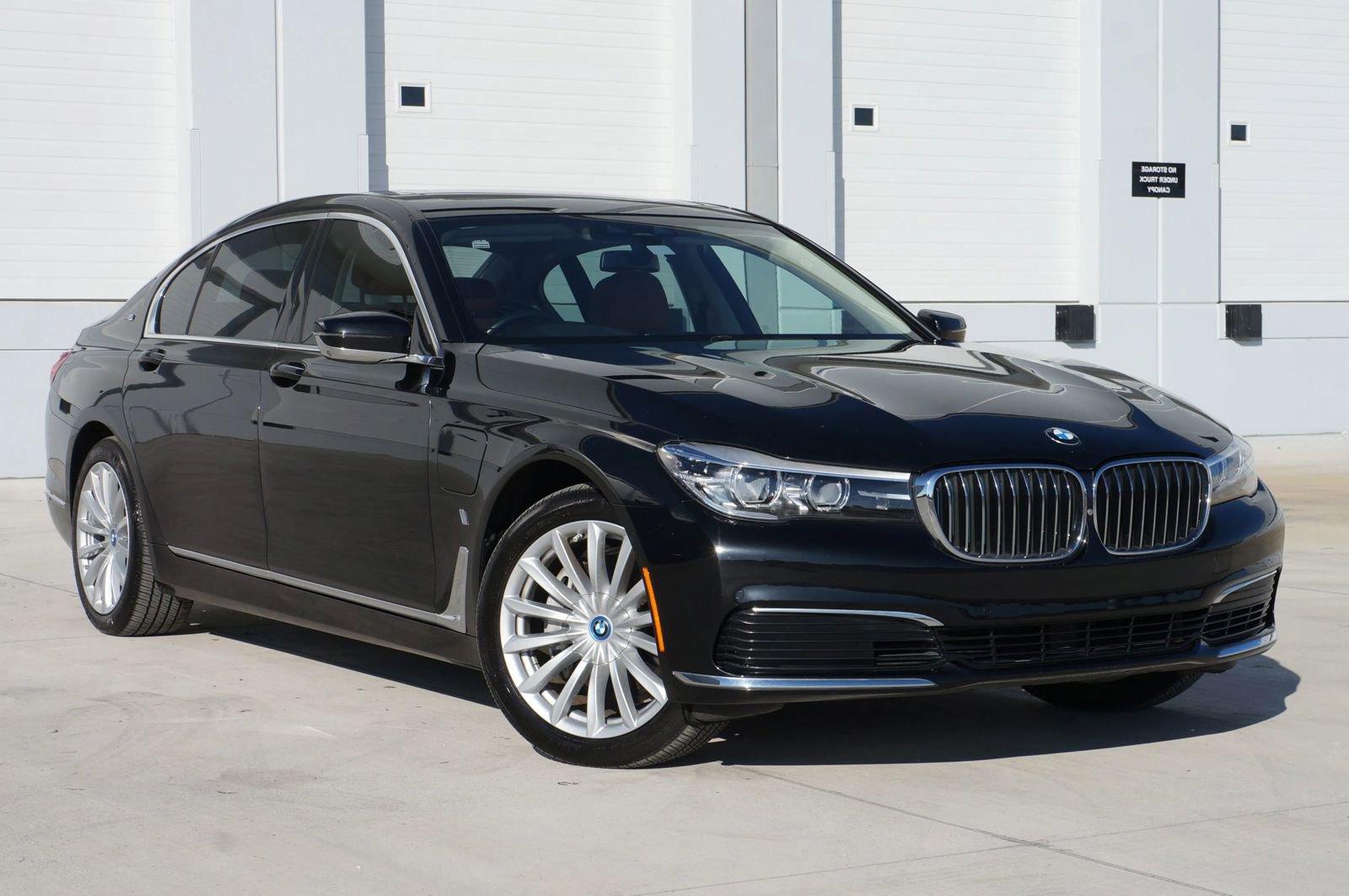 Used 2019 BMW 740e xDrive w/ Executive Package AWD/4WD image 2