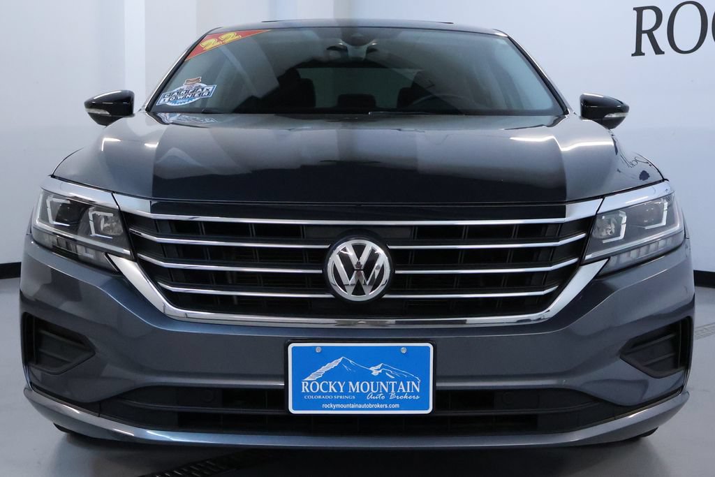 Used 2022 Volkswagen Passat 2.0T FWD image 2