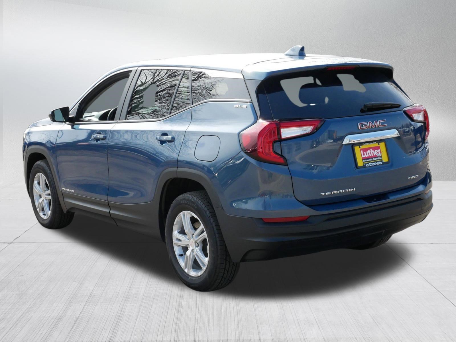Used 2024 GMC Terrain SLE image 5