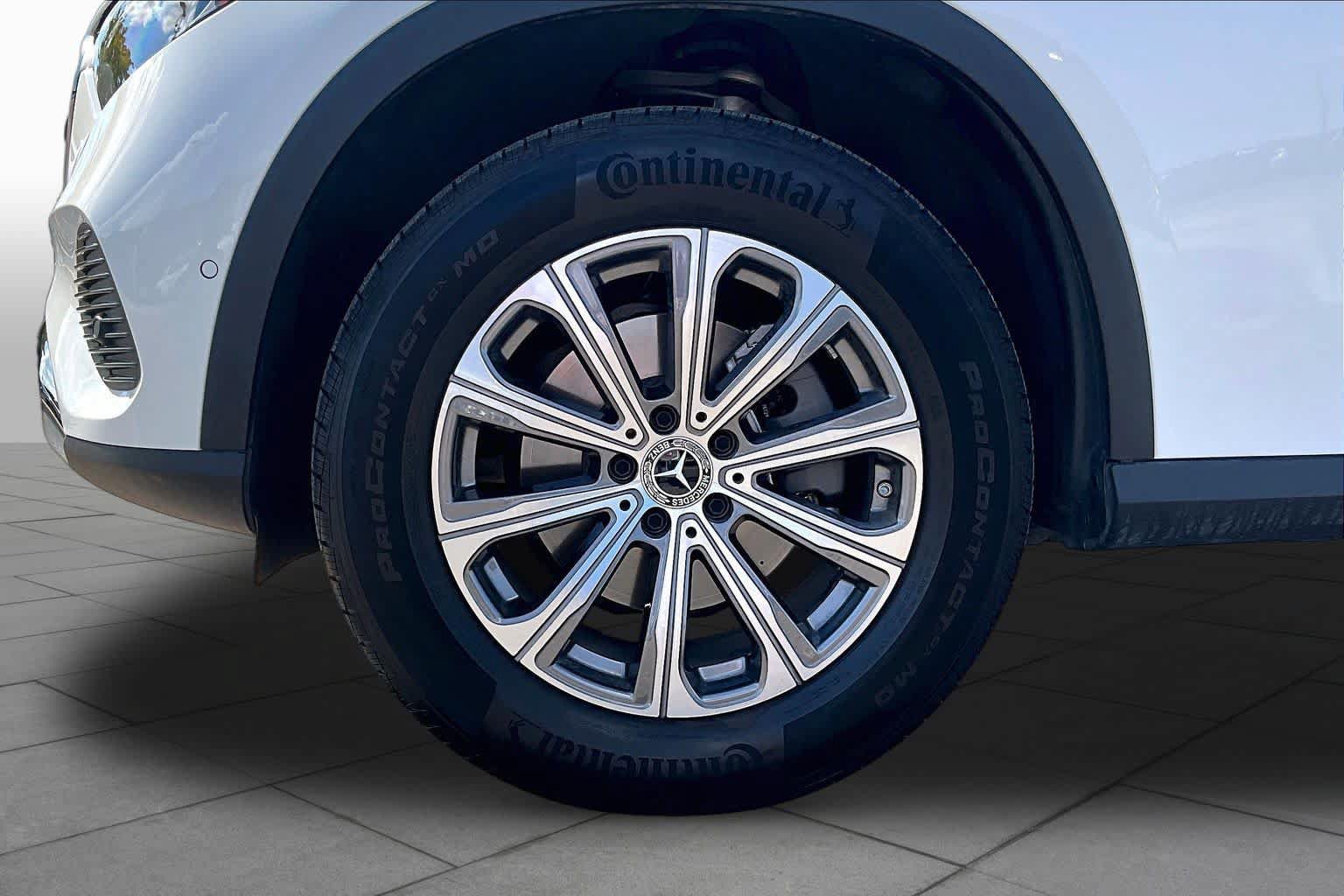 Used 2025 Mercedes-Benz GLC 300 4MATIC image 11