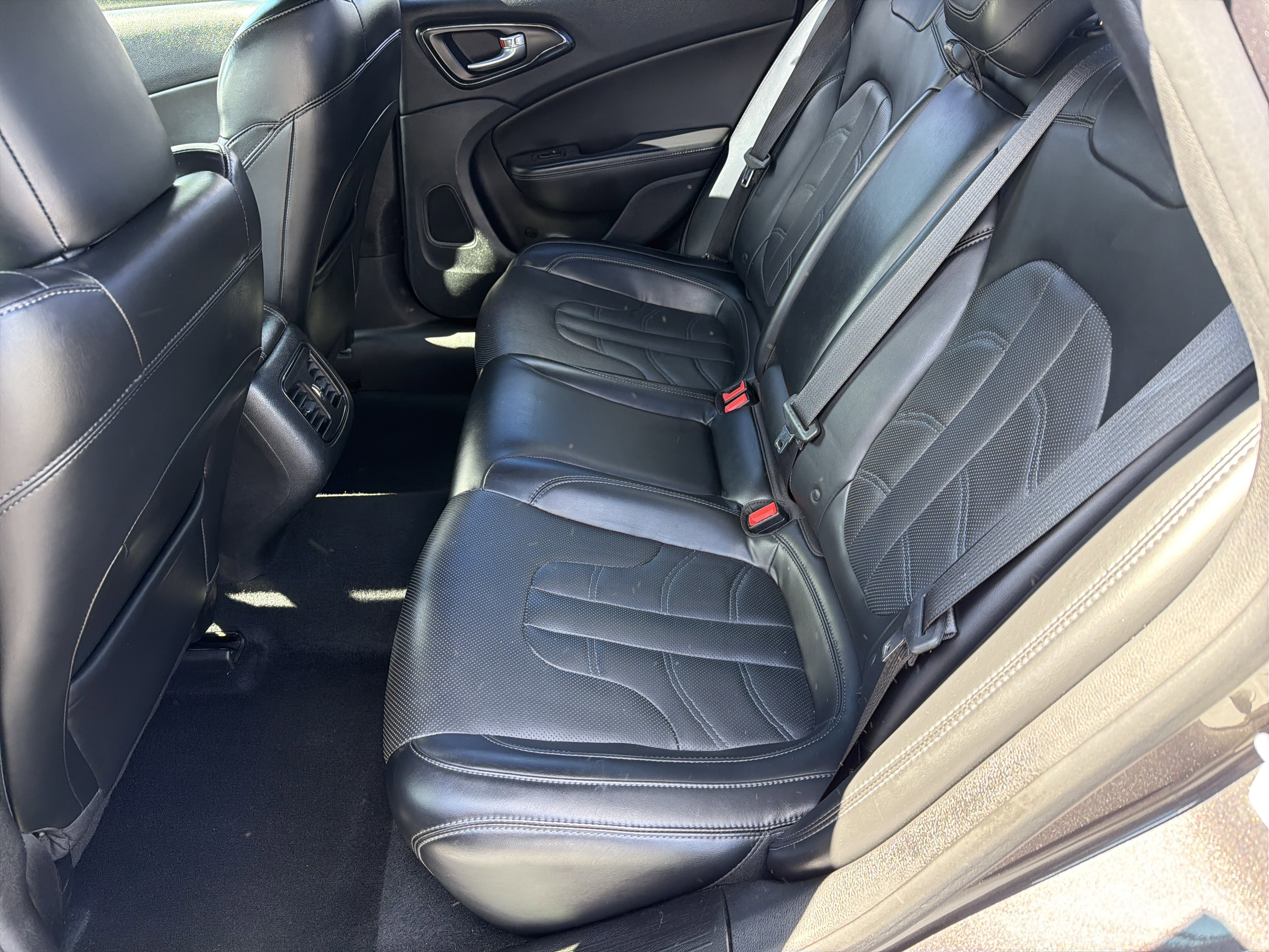 Used 2015 Chrysler 200 S w/ Navigation & Sound Group I image 17