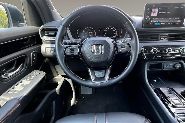Certified 2025 Honda Pilot TrailSport image 8