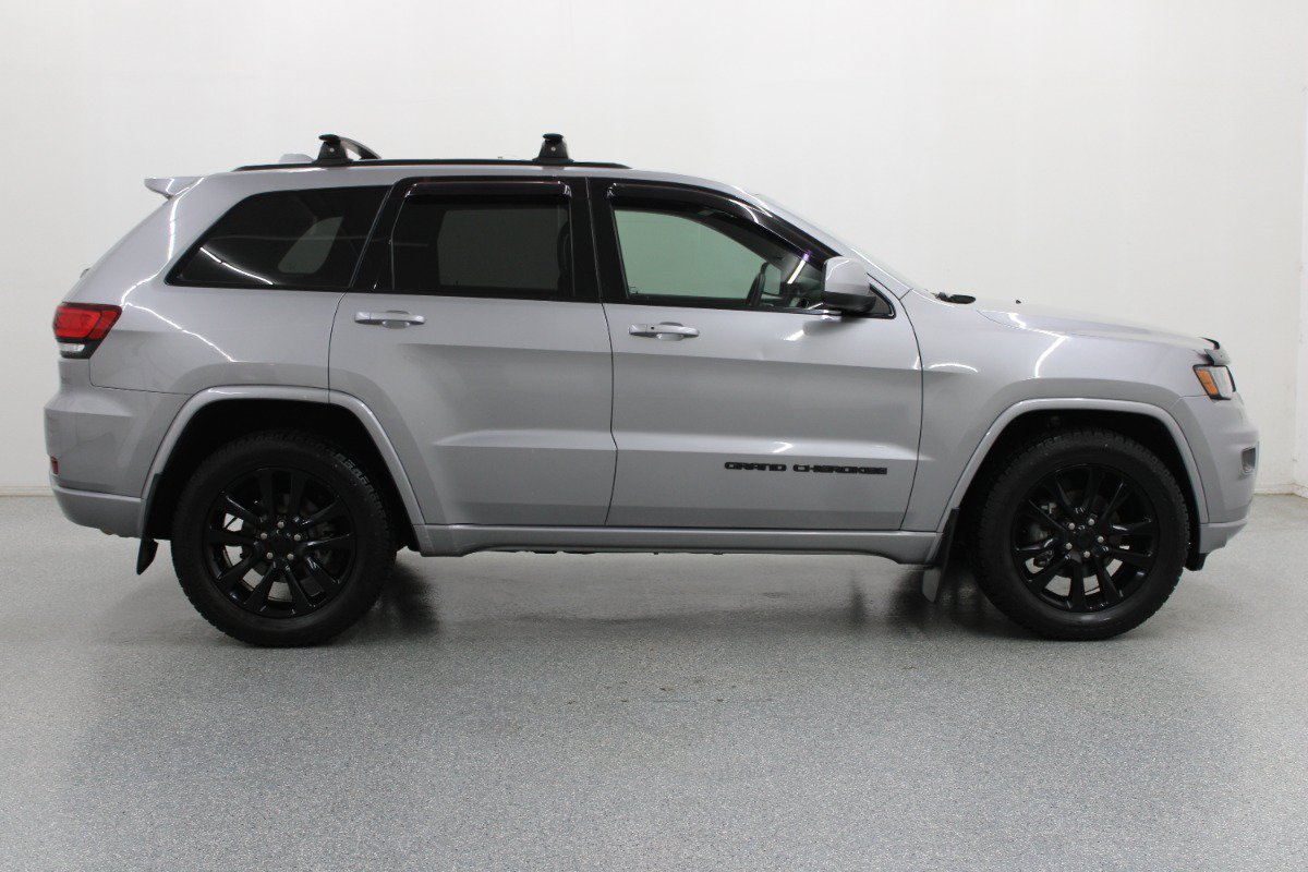 Used 2019 Jeep Grand Cherokee Altitude AWD/4WD image 2