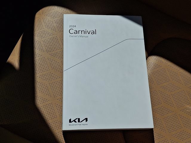 Certified 2024 Kia Carnival EX FWD image 27