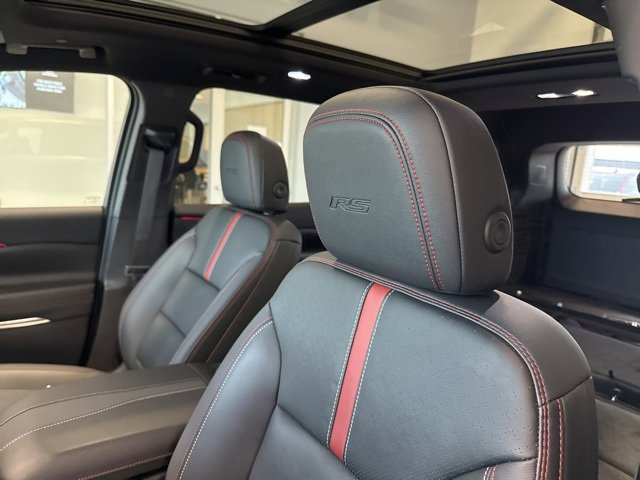 Used 2024 Chevrolet Traverse RS image 16