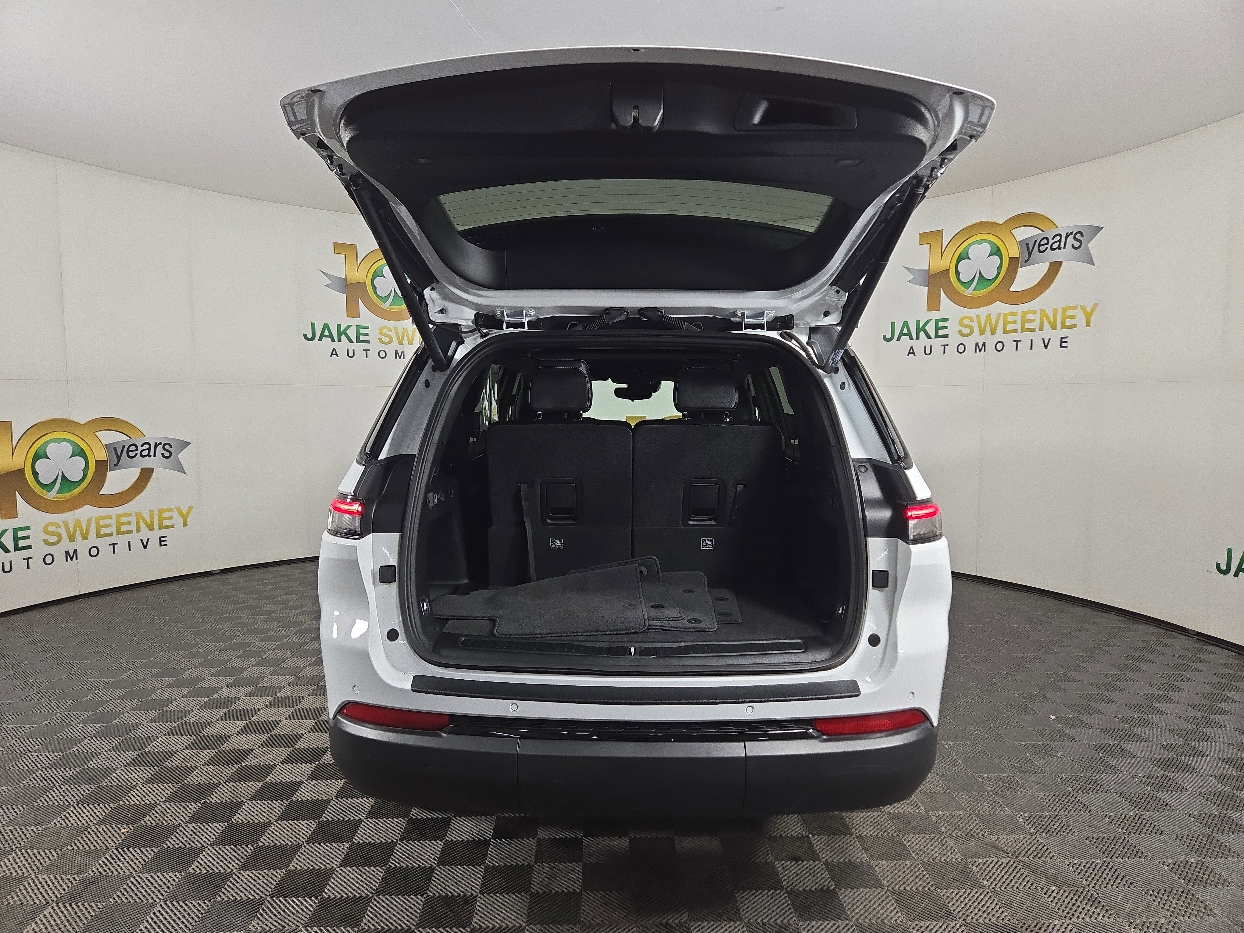 Used 2023 Jeep Grand Cherokee L Laredo image 34