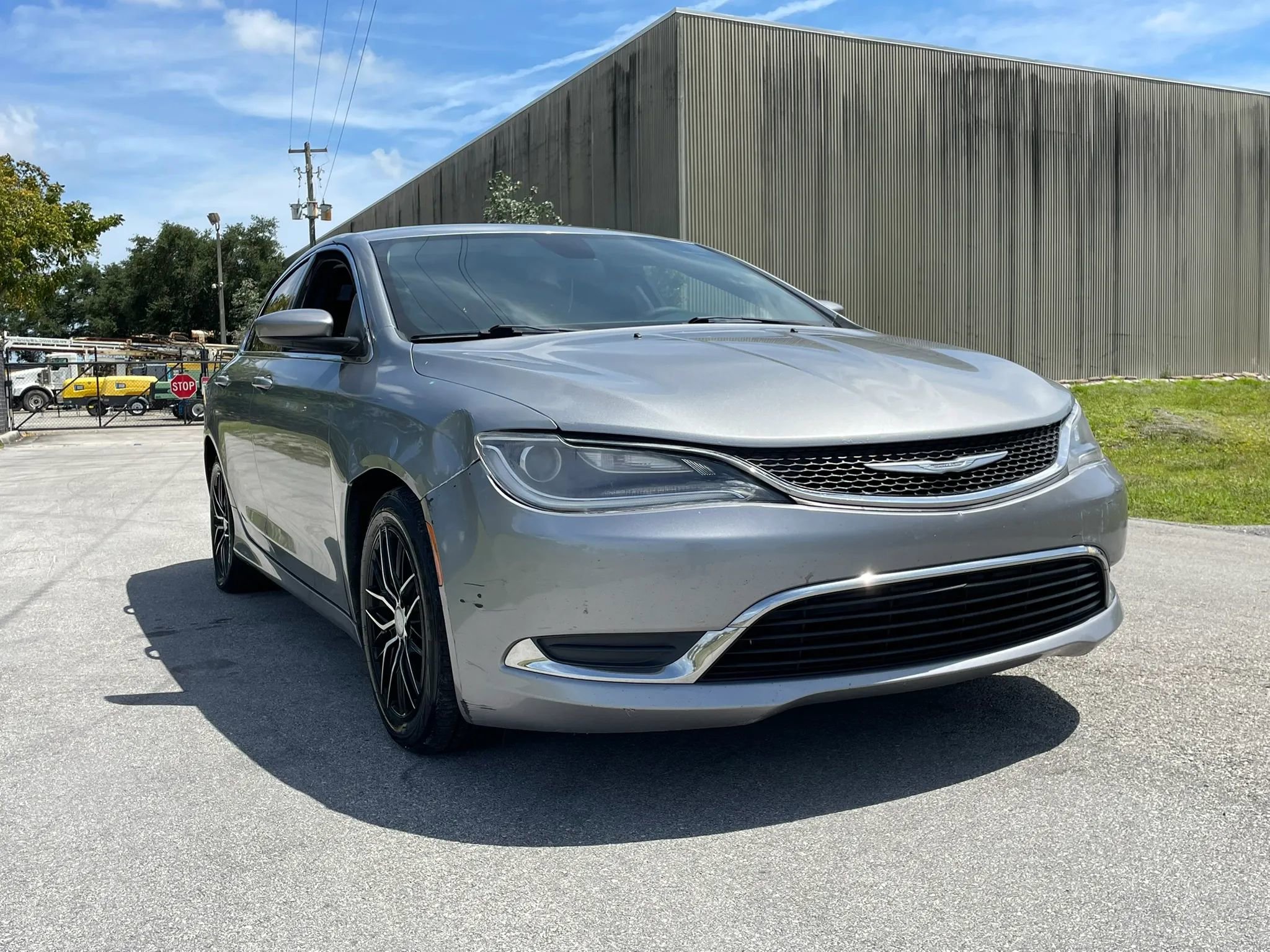 Used 2015 Chrysler 200 Limited w/ Convenience Group FWD image 4
