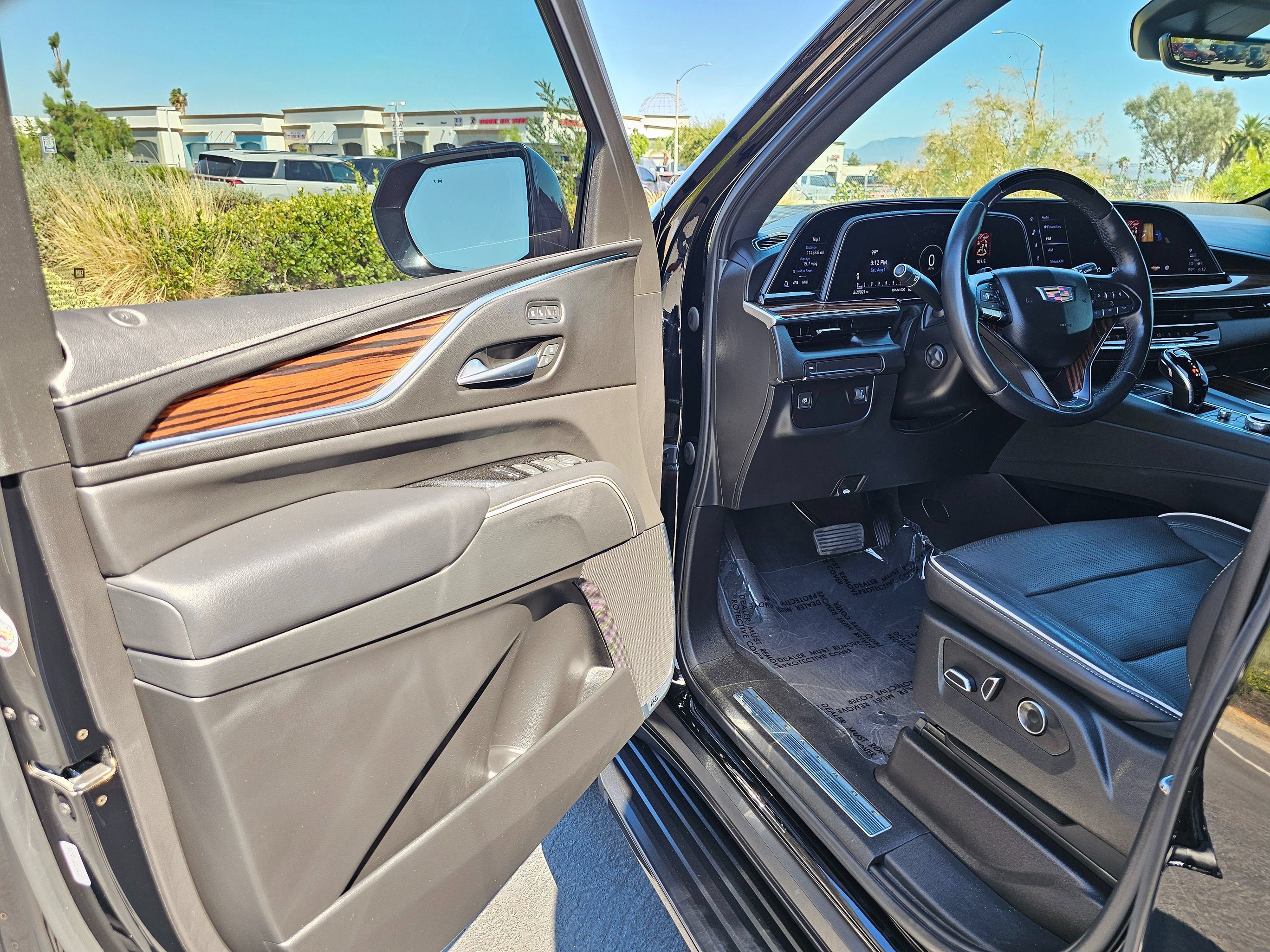 Used 2023 Cadillac Escalade Premium Luxury RWD image 19