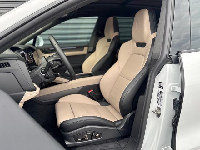 New 2026 Porsche Cayenne Turbo AWD/4WD image 5