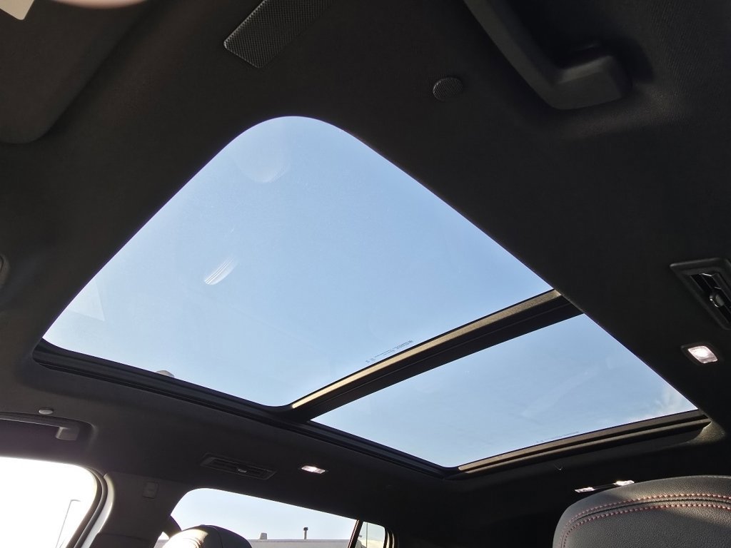 New 2026 Chevrolet Traverse Z71 w/ LPO, Floor Liner Package image 3