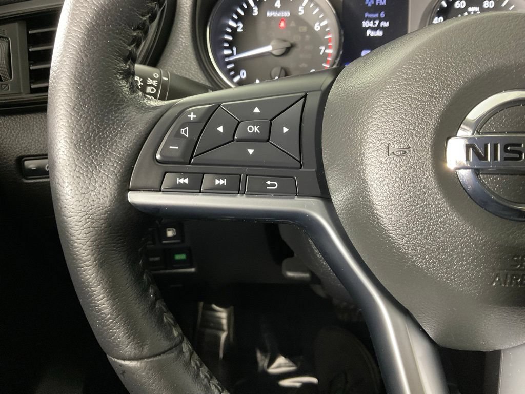 Used 2019 Nissan Rogue SV w/ Premium Package FWD image 24