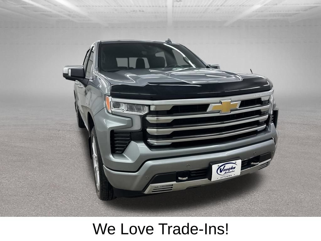 Used 2025 Chevrolet Silverado 1500 High Country w/ High Country Premium Package AWD/4WD image 3