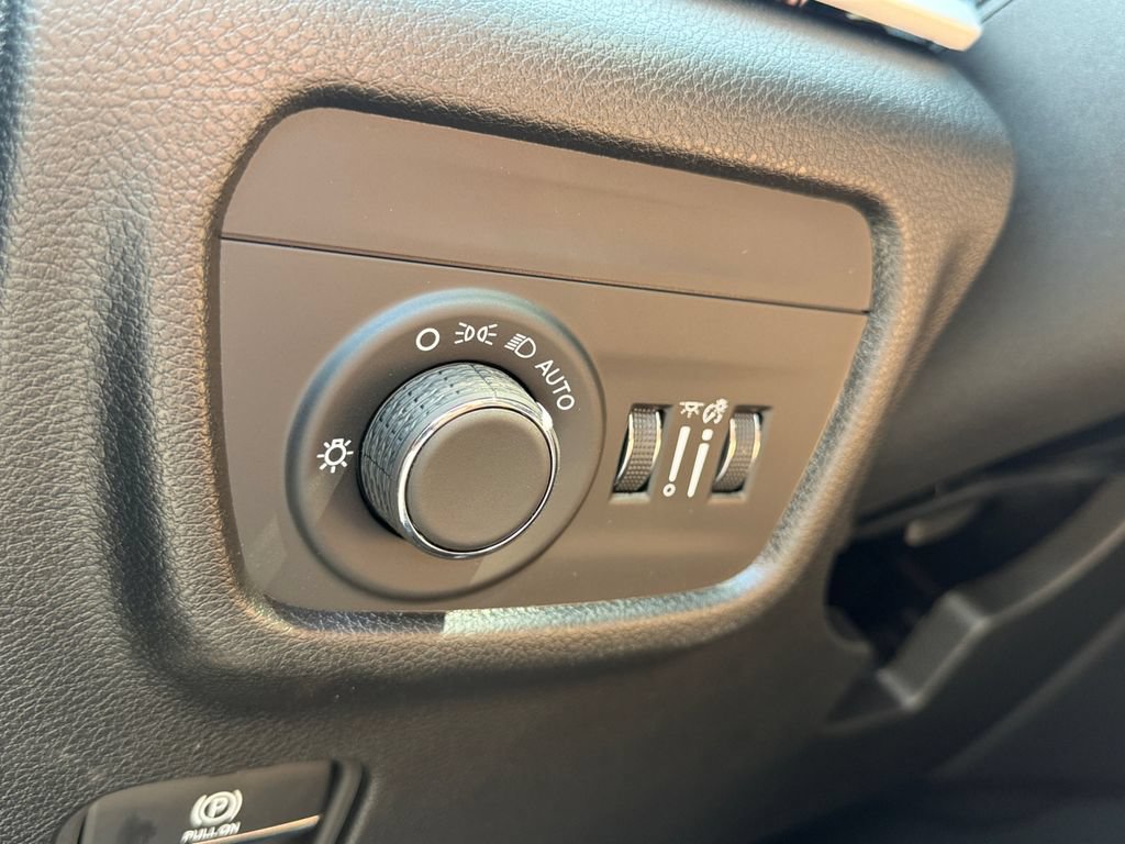 New 2026 Jeep Grand Cherokee Laredo AWD/4WD image 11