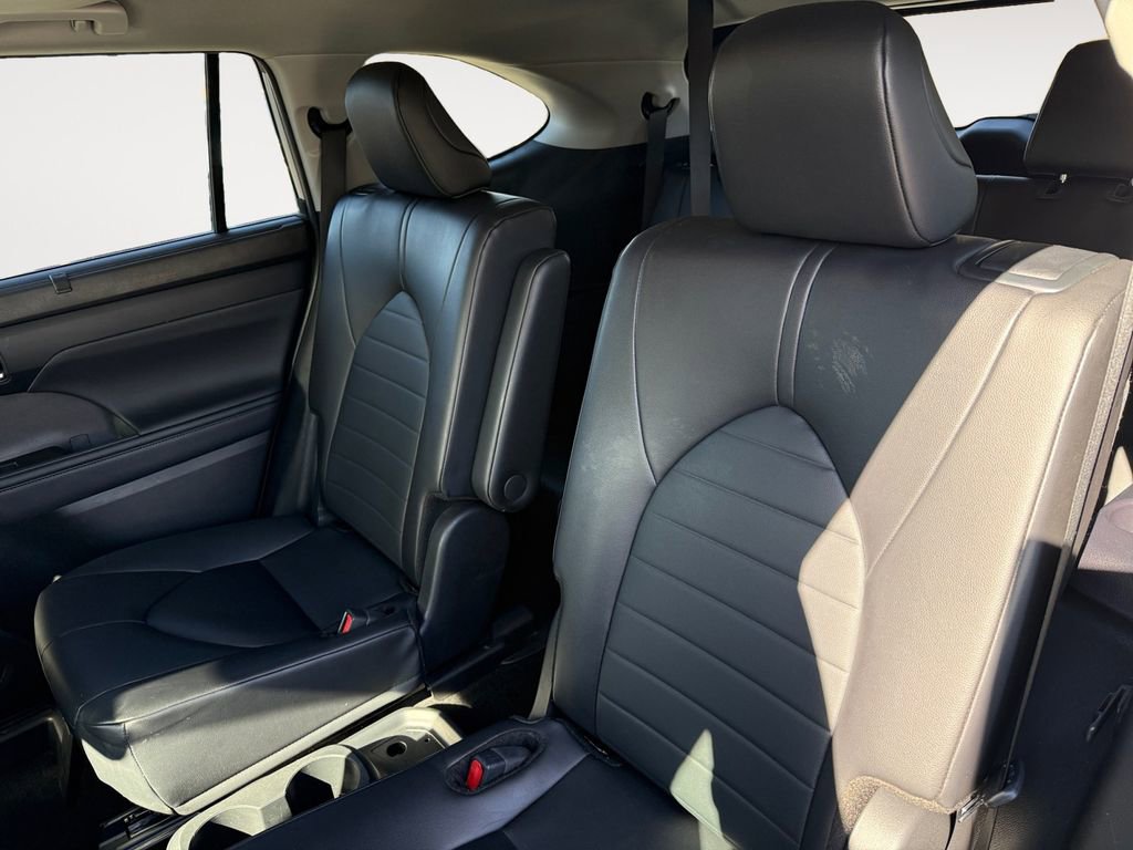 Used 2024 Toyota Highlander XLE image 13