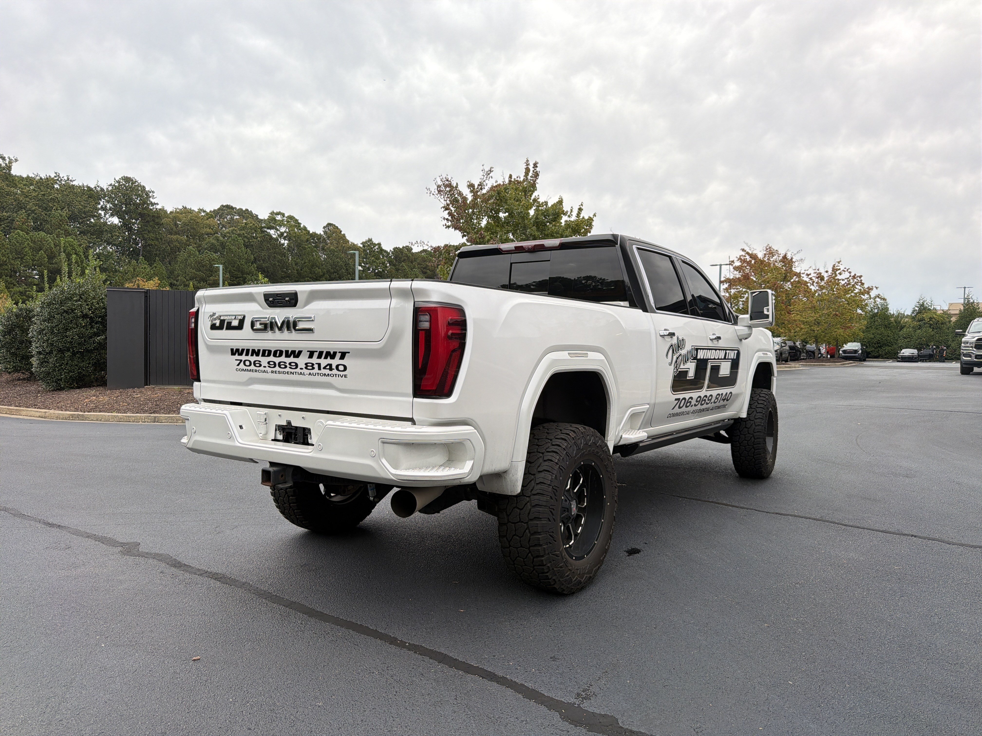 Used 2024 GMC Sierra 2500 Denali Ultimate AWD/4WD image 3